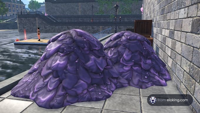 Tajemnicze fioletowe wzniesienia przy wodzie