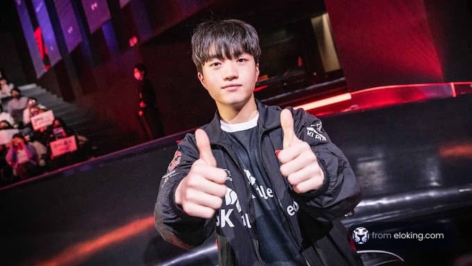 A person giving a thumbs up at an esports event